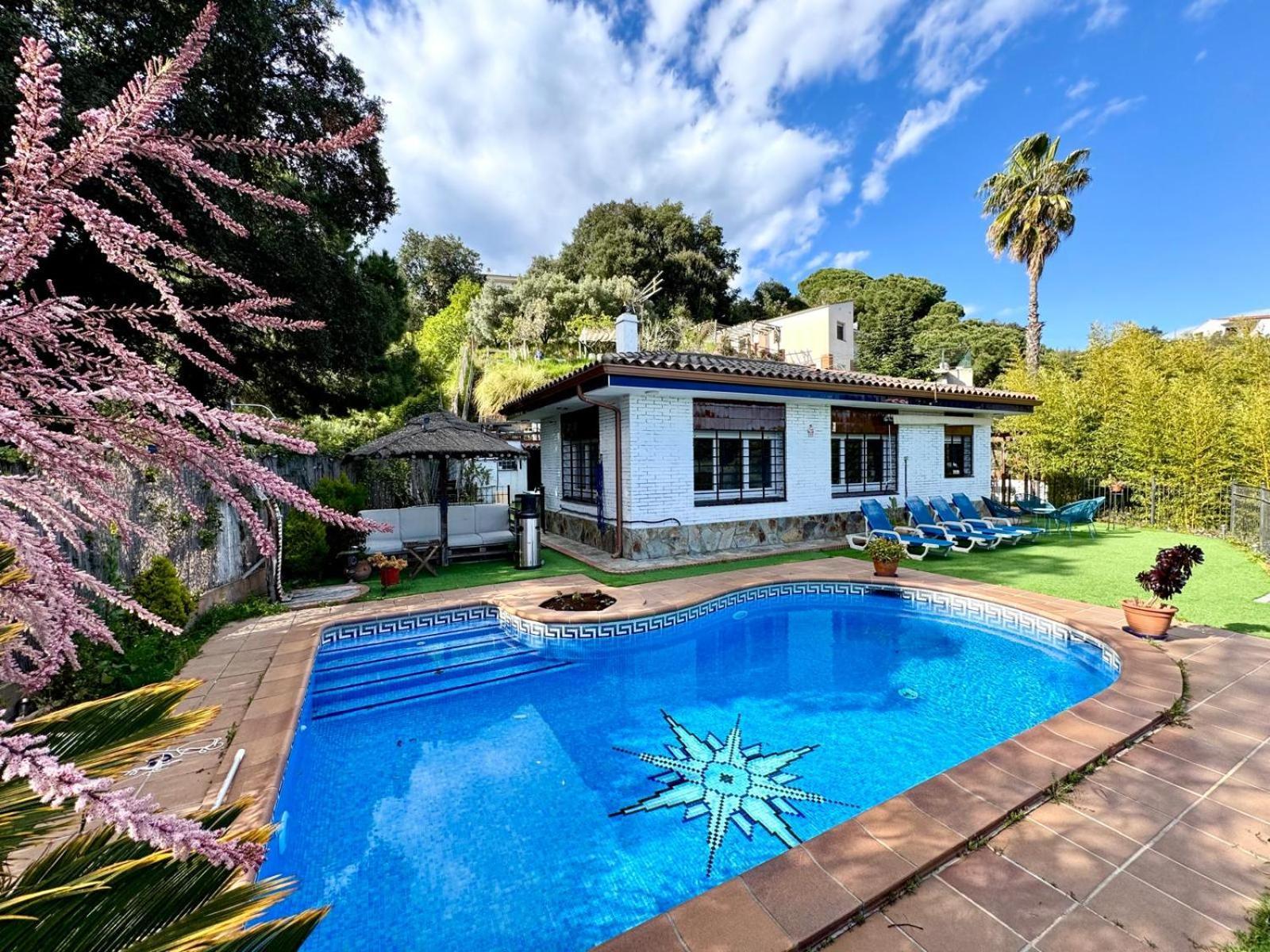Casa Paraiso Piscina Tranquilidad Sant Cebria de Vallalta ภายนอก รูปภาพ